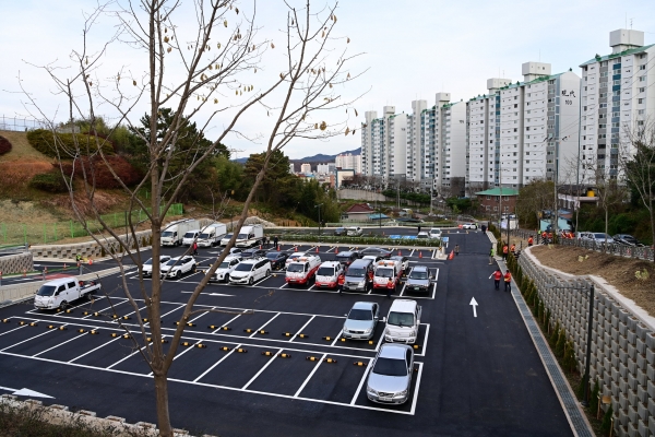 선학산 등산로변 조성된 공영주차장/진주시